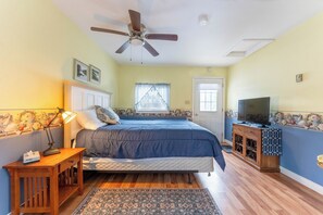 WiFi, bed sheets - Charming Countryside Cabin. Pet-Friendly! (Bocabec)