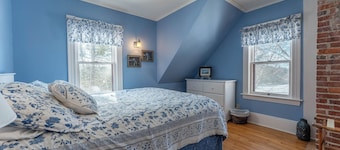 Private 2 Bedroom Home with Fireplace & Fenced Yard