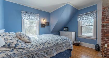 Private 2 Bedroom Home with Fireplace & Fenced Yard