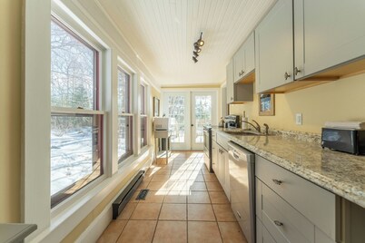 Private 2 Bedroom Home with Fireplace & Fenced Yard