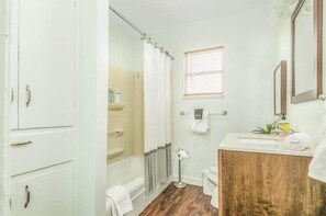 Hair dryer, towels - Surf Shack • Furry Friends Welcome• 3 Blocks to Beach! (Galveston)
