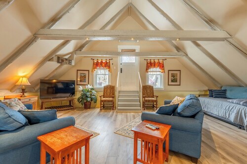 Spacious Loft Suite in Historic Carriage House w/ Private Deck