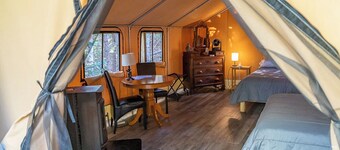 Safari Glamping Tent | Forest Retreat & Hot Tubs!