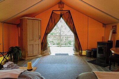 Safari Glamping Tent! Forest Retreat & Hot Tubs!