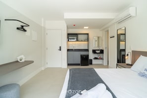 Basic Studio | 1 bedroom, free WiFi - Modern Studios 150m From Lagoa da Conceicao - Lsts II (Florianópolis)