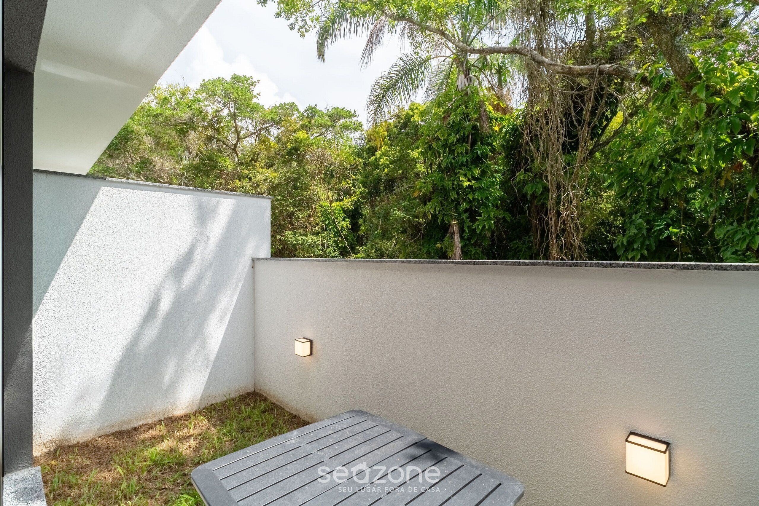 Basic Apartment | Terrace/patio