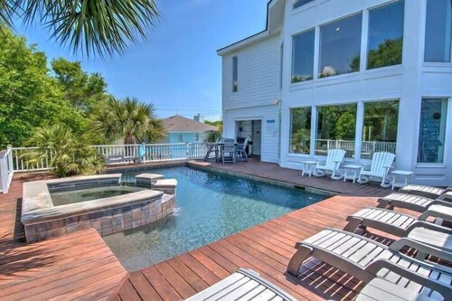 Family Home-11 Bedroom, Pool, Hot Tub, Billiard Room, Elevator, Putting Green - Sea Palace