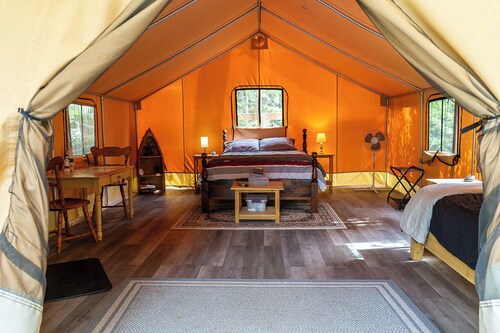 Safari Glamping Tent | Forest Retreat & Hot Tubs!