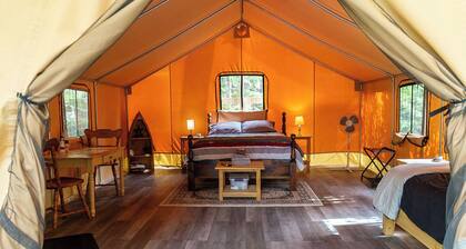 Safari Glamping Tent | Forest Retreat & Hot Tubs!