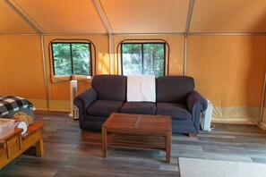 Fireplace - Safari Glamping Tent! Forest Retreat & Hot Tubs! (Bocabec)