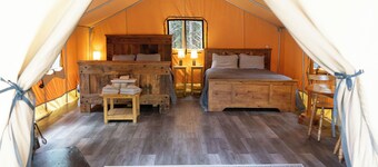Safari Glamping Tent! Forest Retreat & Hot Tubs!