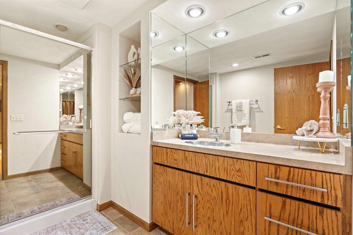 Jetted tub, hair dryer, towels, soap