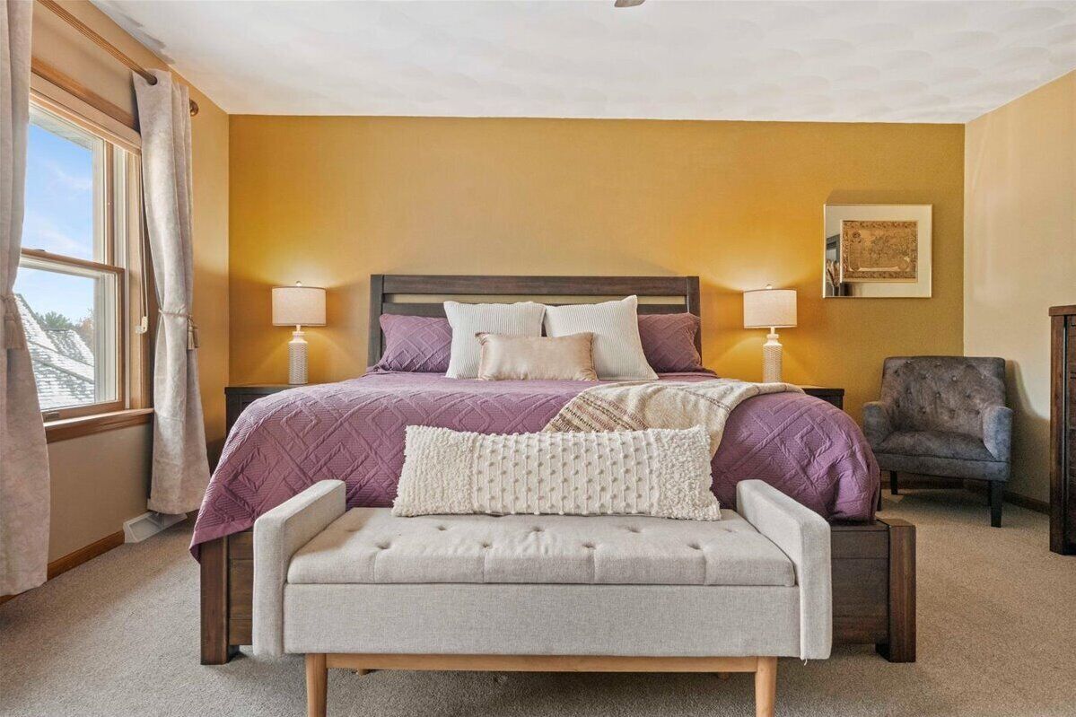 5 bedrooms, desk, WiFi (free), bed sheets