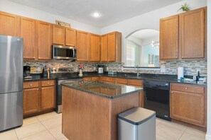 House (6 Bedrooms) | Private kitchen - Family Paradise - Theatre + Resort + Pet Friendly (Davenport)