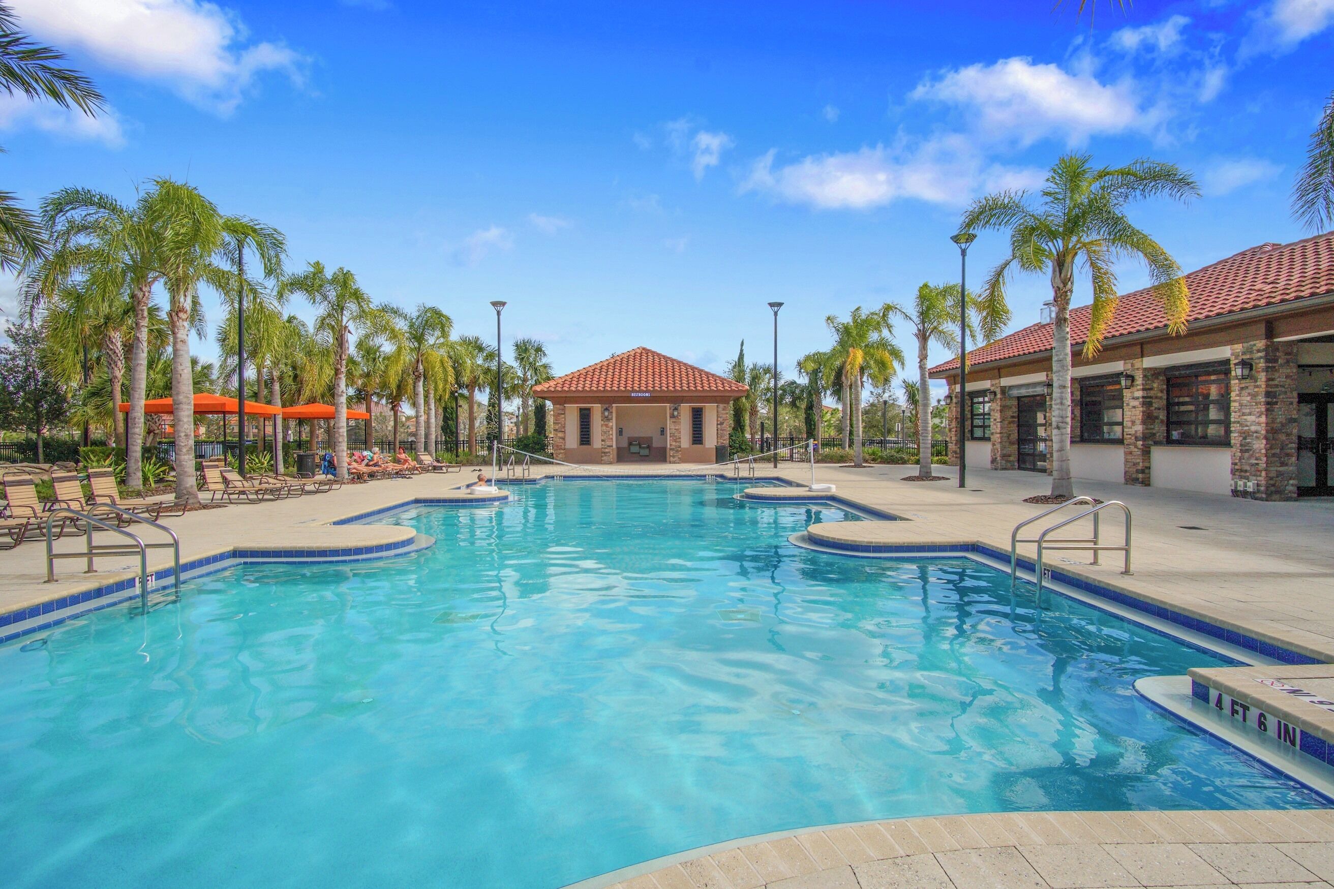 2 ulkouima-allasta, ilmaisia cabañoita, aurinkovarjoja