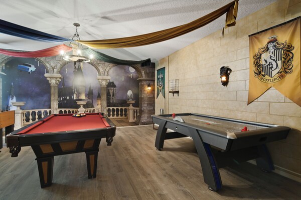 Hogwarts Hideaway - Resort, Spa & Game Room - Pets - Davenport, FL