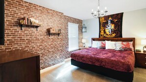 6 Schlafzimmer, Schreibtisch, laptopgeeigneter Arbeitsplatz