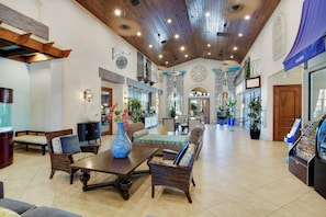 Interior - Theatre & Games - Luxe Resort +10 Min Disney +pets (Kissimmee)