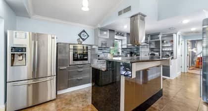 The Farm House - Great Location + Pet Friendly!