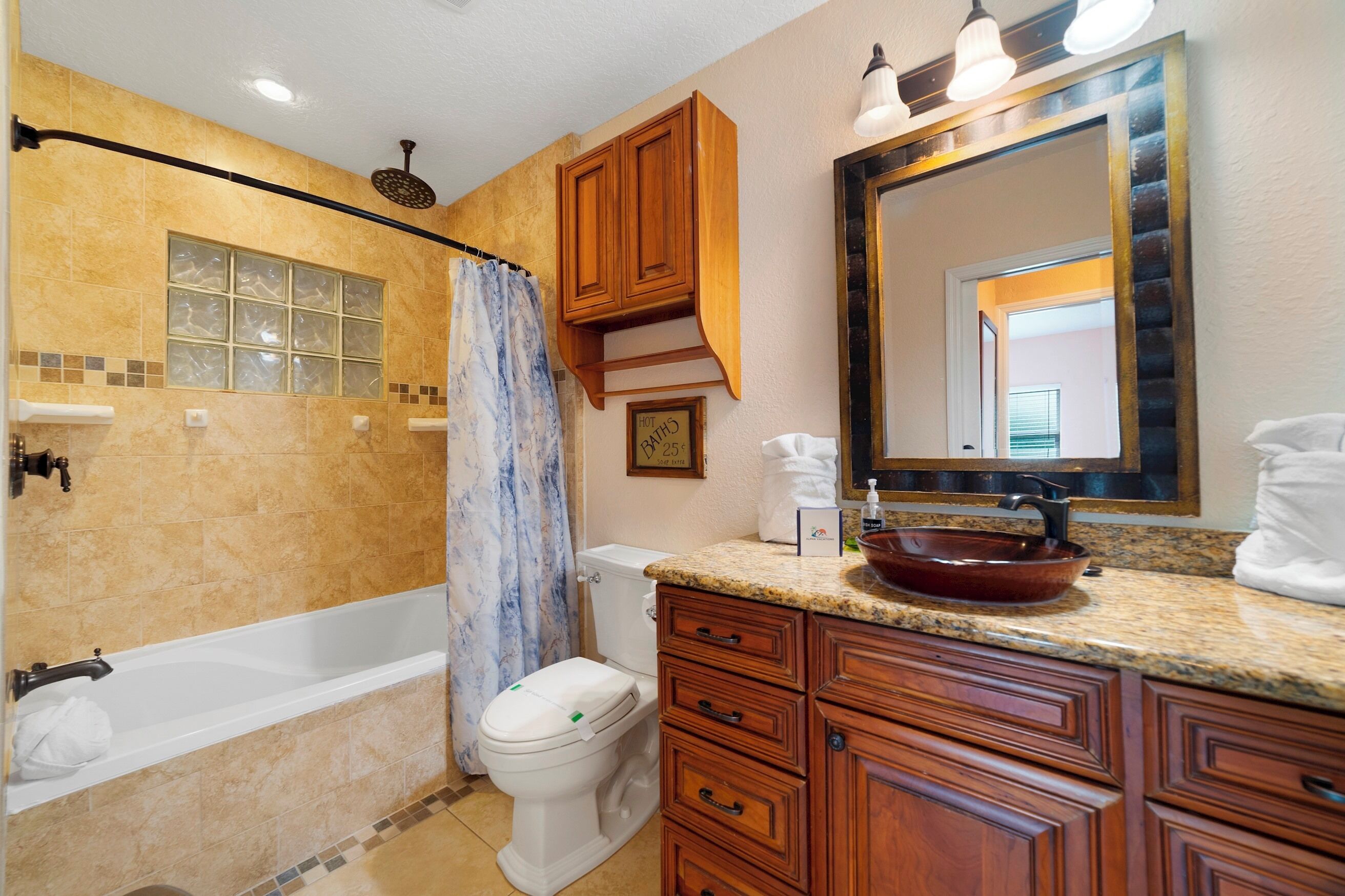 House (3 Bedrooms) | Bathroom | Free toiletries, towels, soap, shampoo