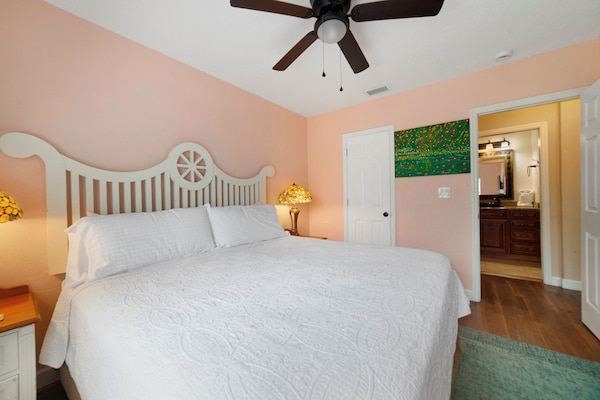 Beach & Resort Access - Pet Friendly W/ Fire Pit - Cape Canaveral, FL