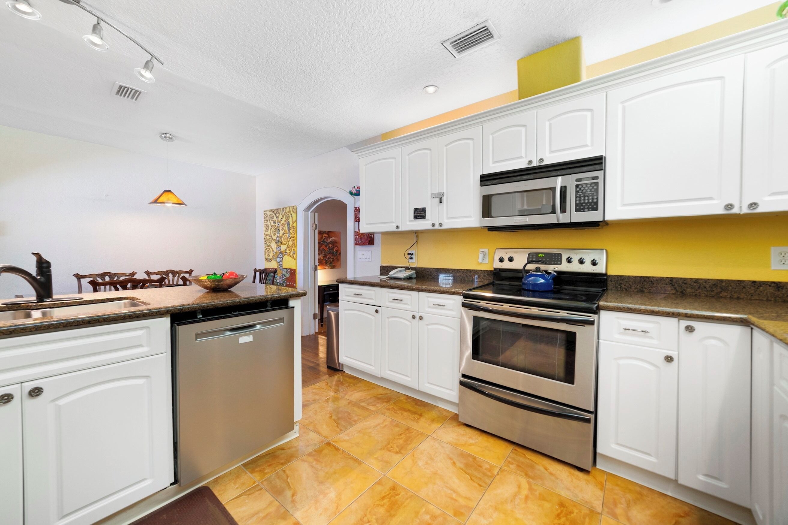 House (3 Bedrooms) | Private kitchen | Dishwasher, high chair