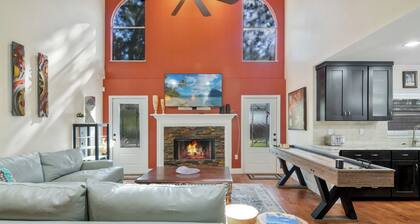 Rustic Hideaway - Great Location + Pet Friendly!