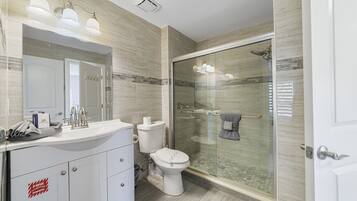 Villa (4 Bedrooms) | Interior