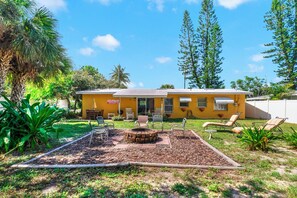 Interior - Beach & Resort Access - Pets, Games & Fire Pit (Cocoa Beach)