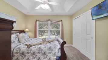 3 bedrooms, desk, iron/ironing board, free cots/infant beds