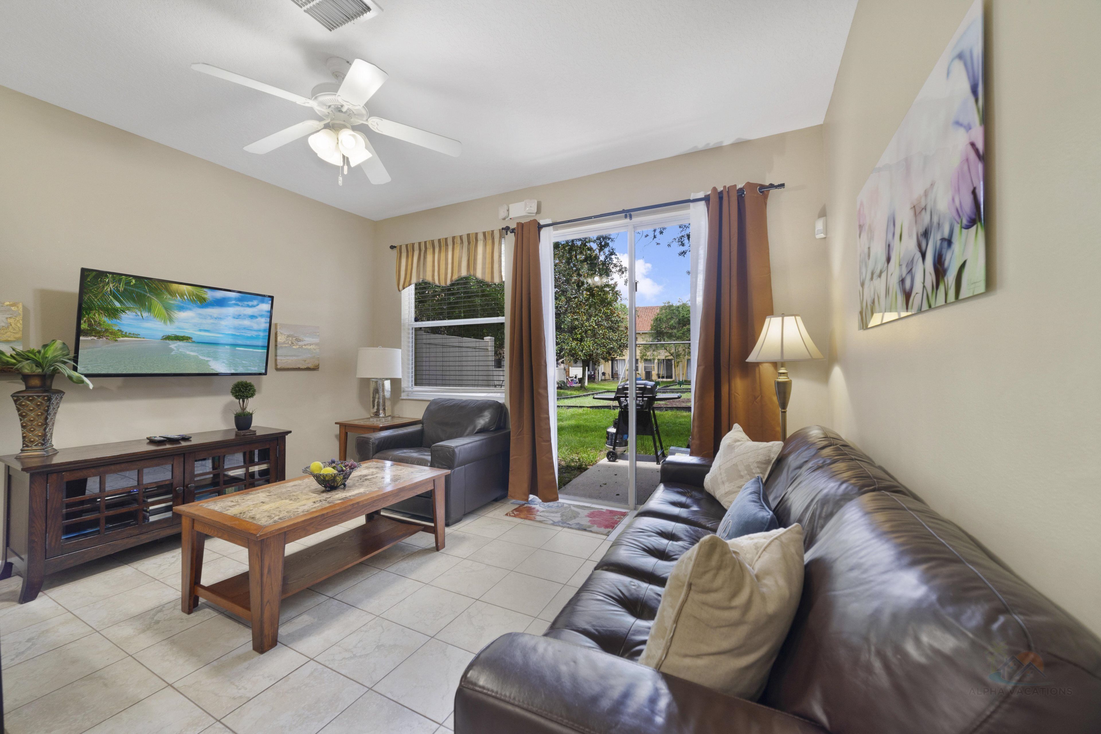 House (3 Bedrooms) | Living area | TV