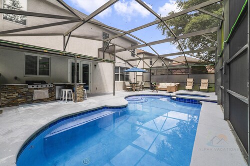 Veranda Vibe Stylish Outdoor Living Near the Parks