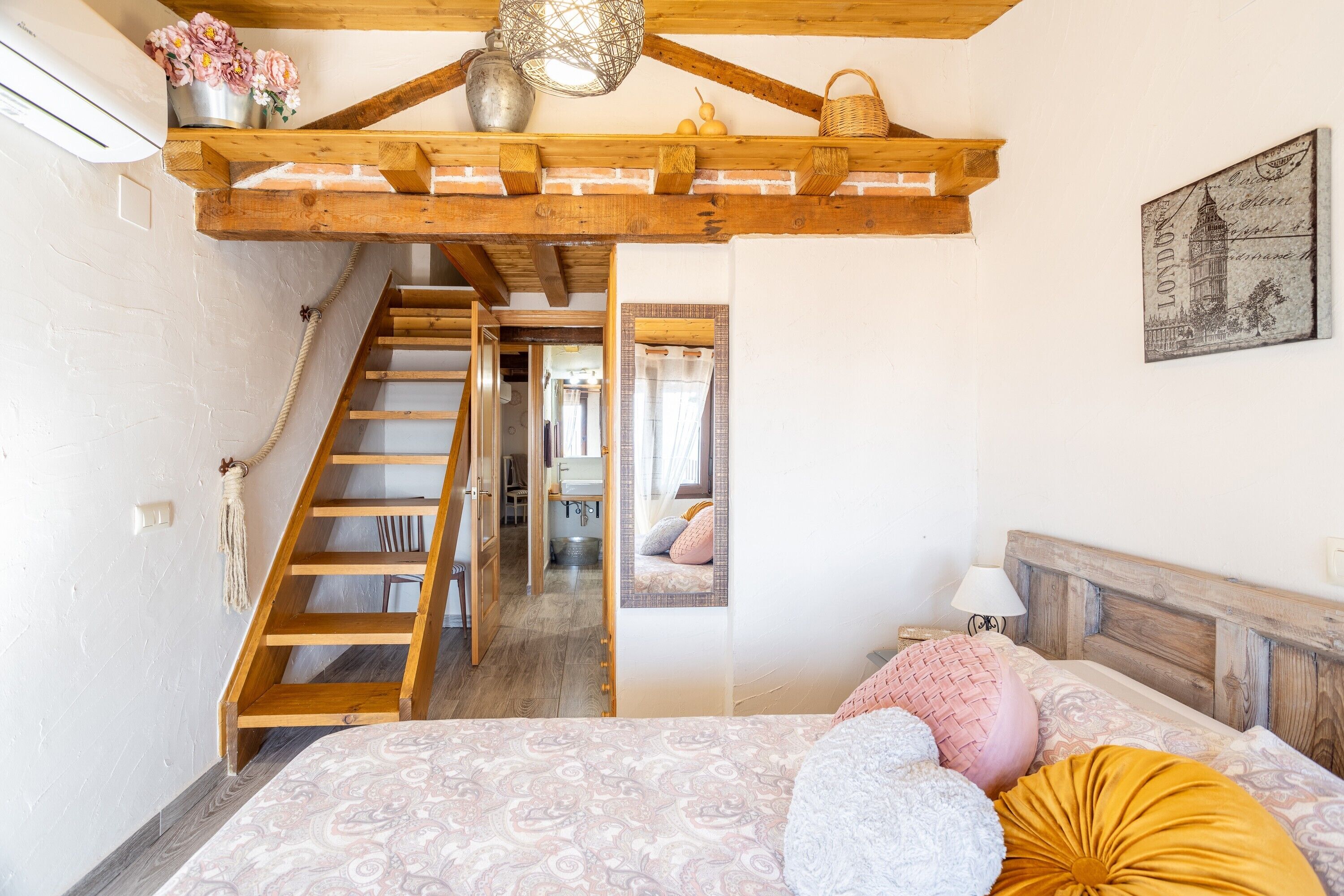 Een strijkplank/strijkijzer, wifi, beddengoed