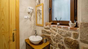 Dusch, hårtork och handdukar