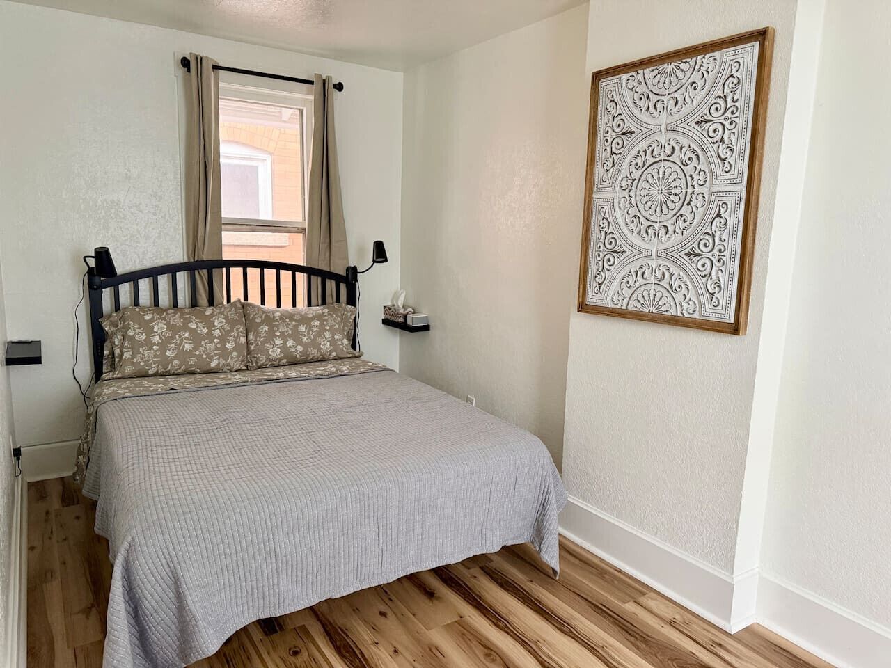 Iron/ironing board, travel crib, WiFi, bed sheets