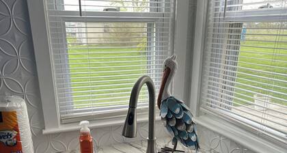 LIL HOUSE - 2-bedroom house with AC in charming Port Clinton