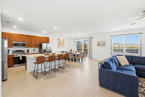 Interior - Bella Vida Poolside Family Escape (Kissimmee)