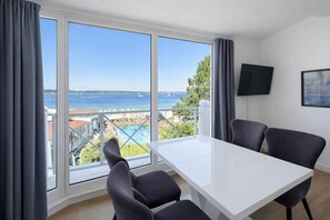 Dining - Sea view apartment | beach - parking - kitchen (Laboe)