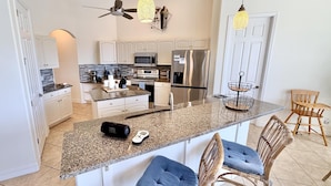 Coffee/tea maker, fridge, microwave, oven - TOP FLORIDA's Villa Mauritius (Cape Coral)