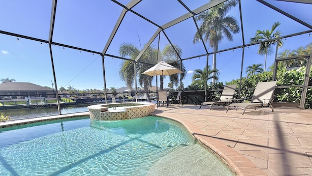 A heated pool - TOP FLORIDA's Villa Mauritius (Cape Coral)