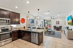 Private kitchen - Mountain Views! Spacious 5BR Home w/ Park Access (Oro Valley)
