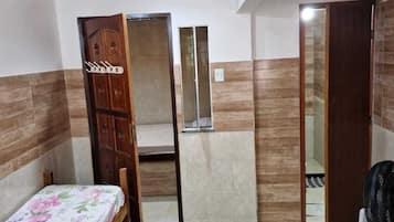 經濟公寓 | 筆電工作空間、免費無線上網