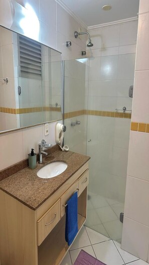 Apartment | Bathroom - Apartamento 201 Saint Sebastian Flat (Jaraguá do Sul)