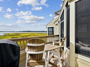 Property grounds - Elegant 4BR Townhome w/ Bay Views & Pool Access (Fenwick Island)