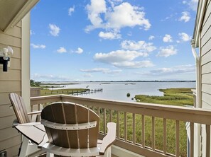 Property grounds - Elegant 4BR Townhome w/ Bay Views & Pool Access (Fenwick Island)