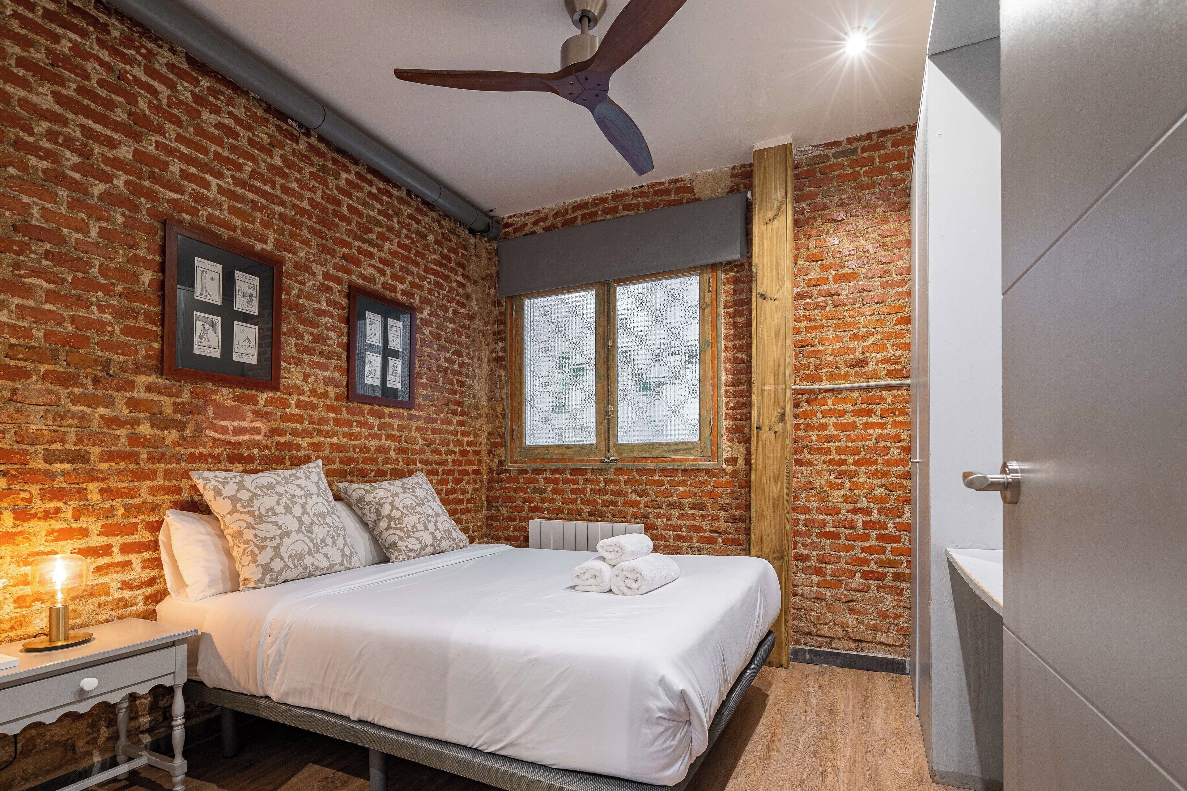 3 chambres, bureau, fer et planche à repasser, accès au Wi-Fi (inclus)