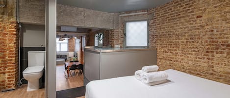3 habitaciones, escritorio, tabla de planchar con plancha y wifi gratis
