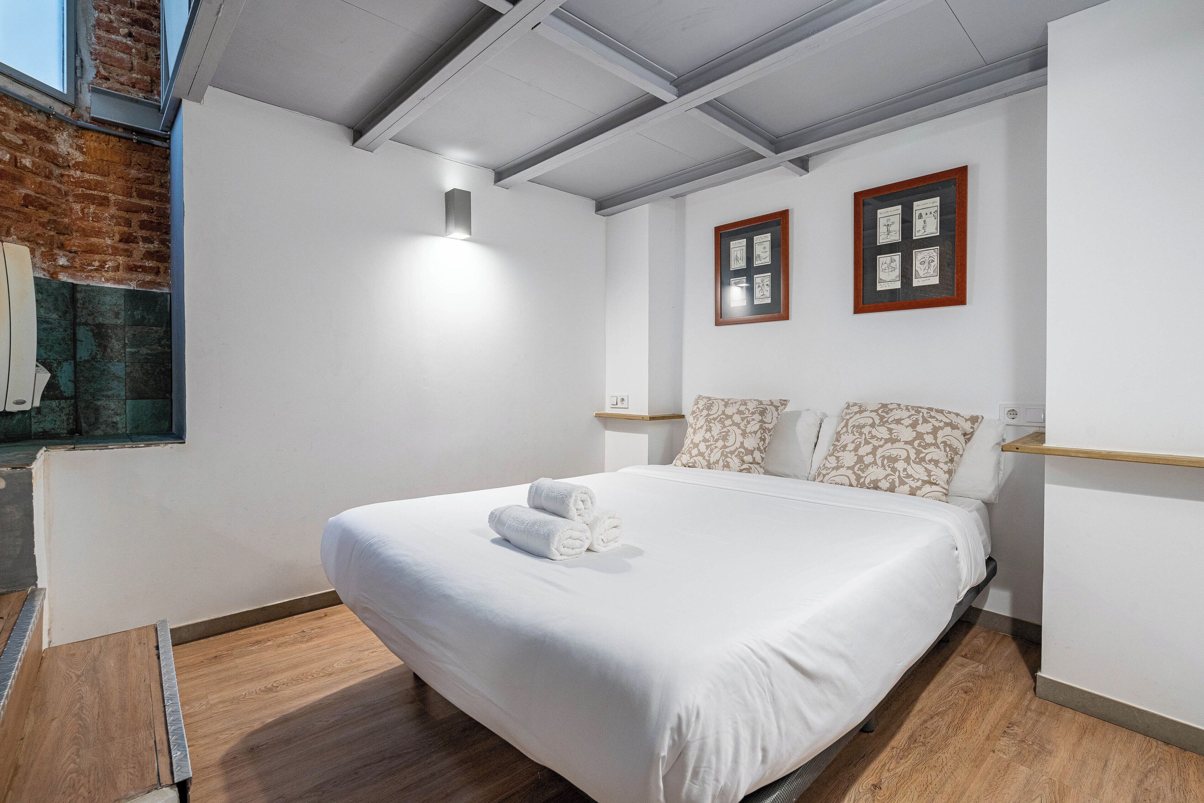 3 habitaciones, escritorio, tabla de planchar con plancha y wifi gratis 