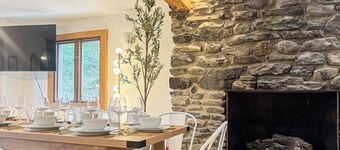 3 Acre 5000sf 7br Grand Pool Villa with Hot-Tub Sauna Gameroom Theatre retreat