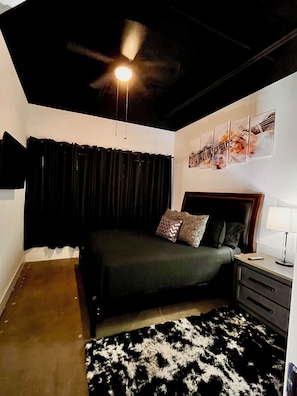 1 dormitorio, tabla de planchar con plancha, wifi y ropa de cama